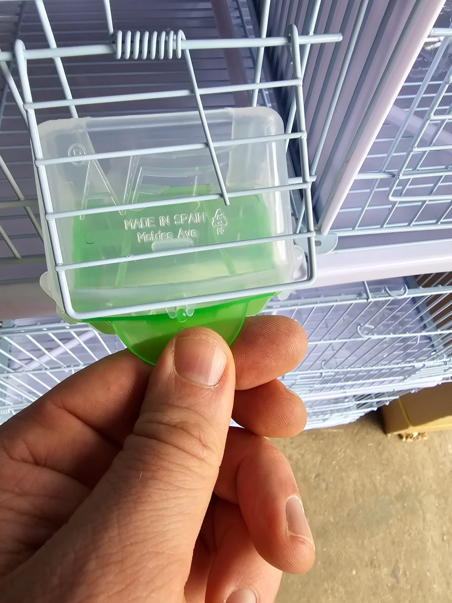 Mangiatoia "Lucia" VERDE con vassoio estraibile - Moldes Ave - immagine 4