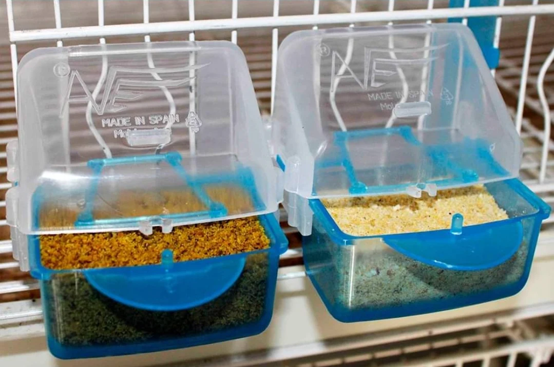 Mangiatoia "Lucia" BLU con vassoio estraibile - Moldes Ave - immagine 7